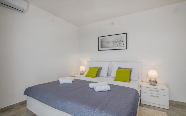 Beautiful Home in Kras With Wifi and 3 Bedrooms