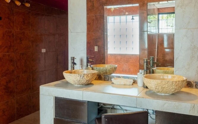 Centro 4bedroom Home on Stirling Dickinson