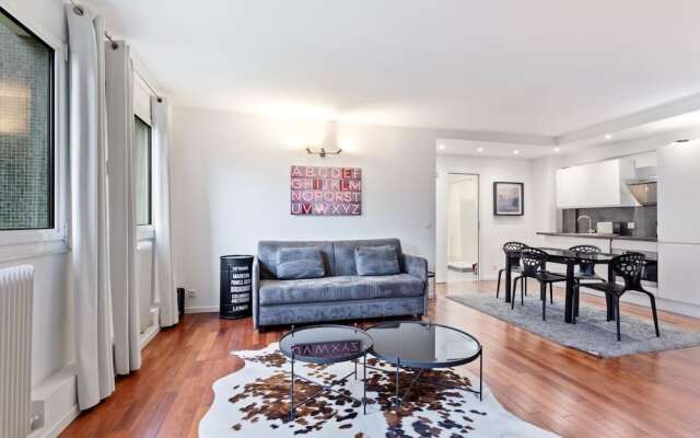 Stunning One Bedroom Apartment Sleeps 5, in Paris