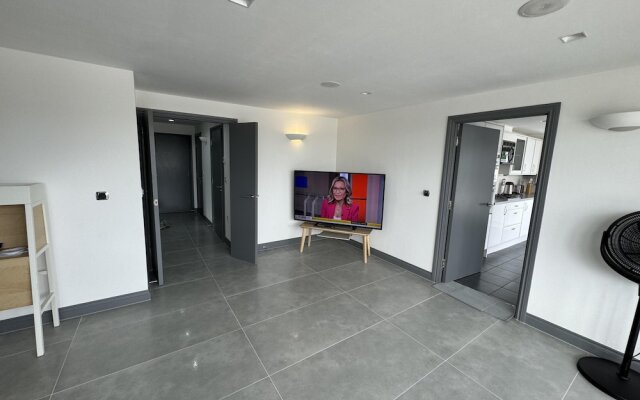 Luxurious 3 Bedroom Penthouse in City Centre