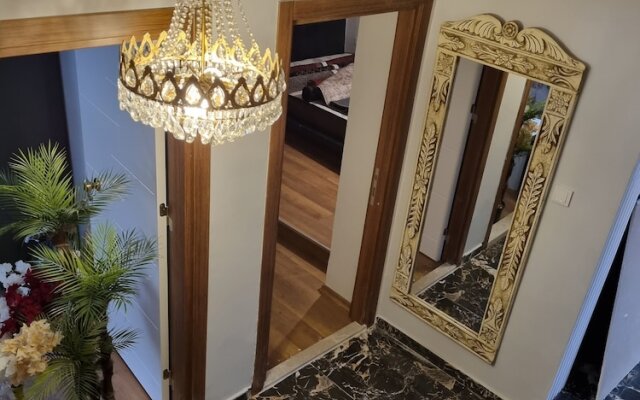 8 Rooms House