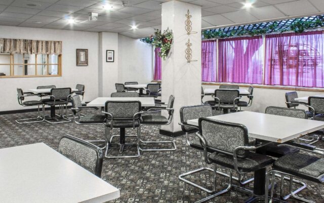 Rodeway Inn & Conference Center