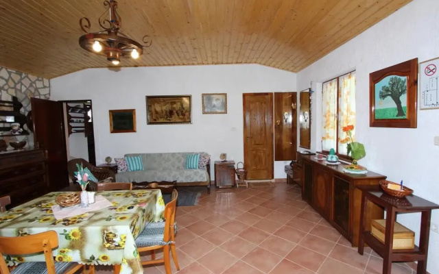 Holiday House Nar