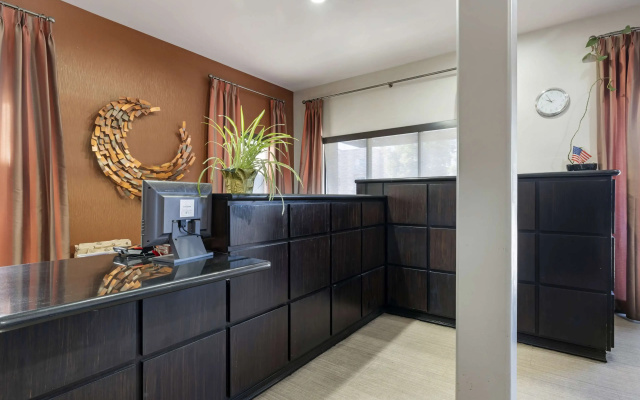 Best Western Royal Palace Inn & Suites