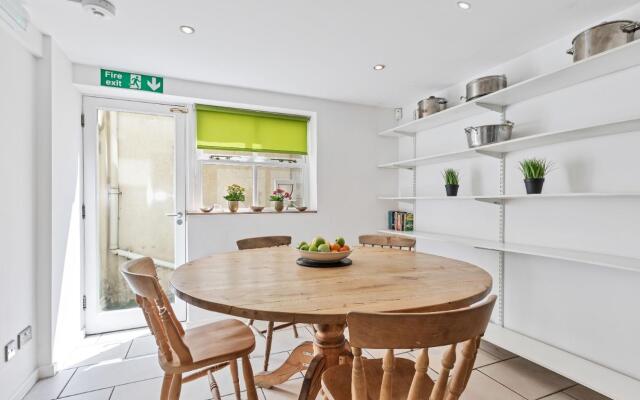 Sunshine Central House | Large luxury group house | Roof terrace | Fast Wifi