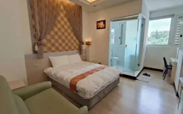 Flying Sun & Moon B&B