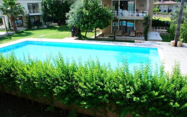 Aquamarine Apartments