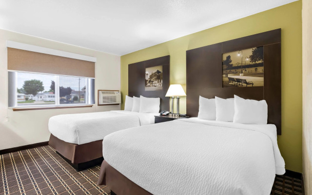 Super 8 by Wyndham La Crosse
