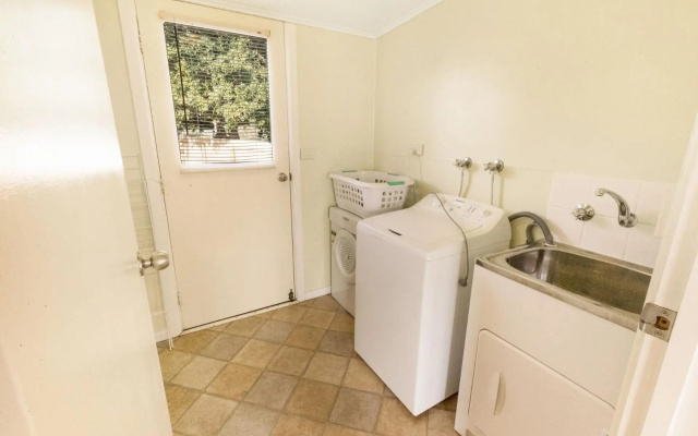 Lakescapes Cottage - 180 Degree Panoramic Views — hotel in Metung