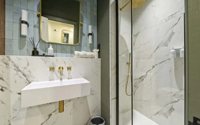 Uptown Chic Near Regent s Park by Underthedoormat