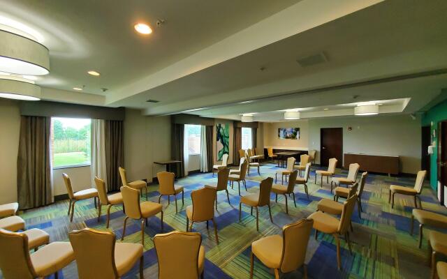 Holiday Inn Express Hotel & Suites Pearland by IHG