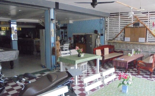 P.S. Guesthouse And Bar