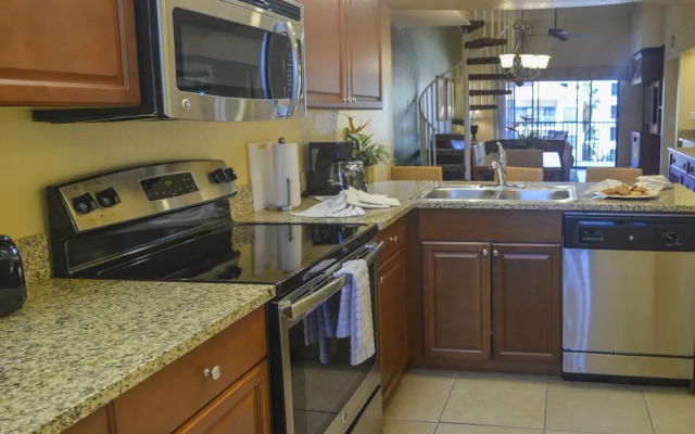 Beautiful Condo Near Universal Studios