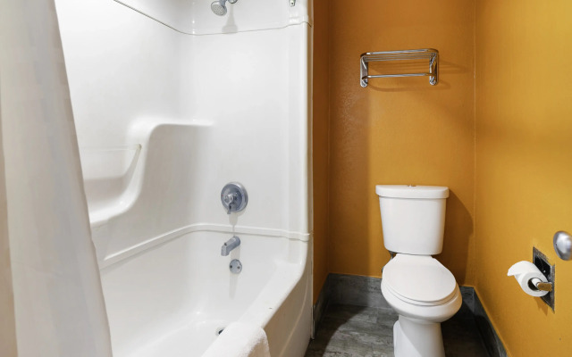 OYO Hotel Lake Charles Hwy 10