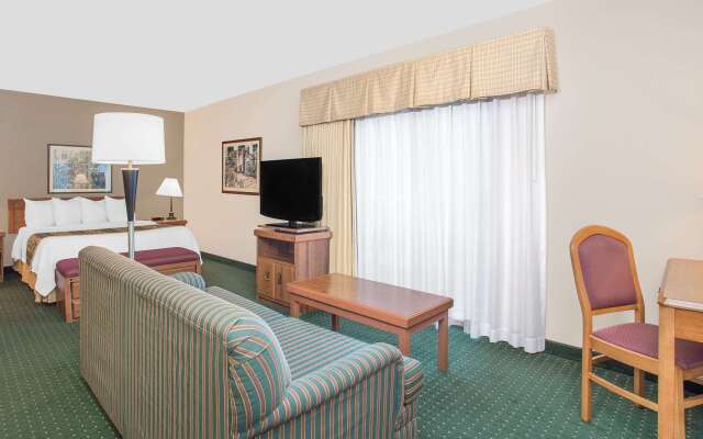 Hawthorn Extended Stay by Wyndham Green Bay
