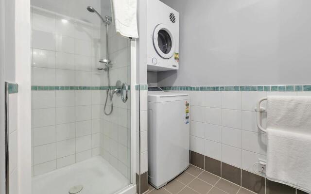 Deluxe Waterfront & City Apartment