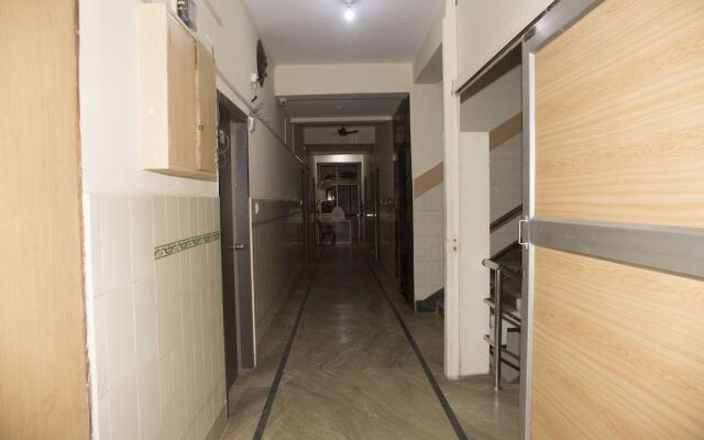 OYO Flagship 8414 Hotel Blue Moon