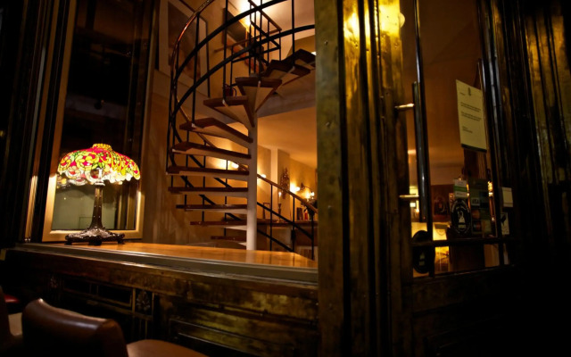 Rembrandt Hotel