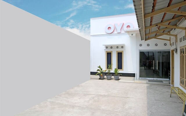 Sachila Residence Syariah  by OYO Rooms