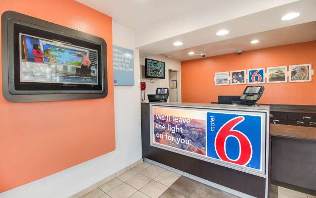 Motel 6 Phoenix East