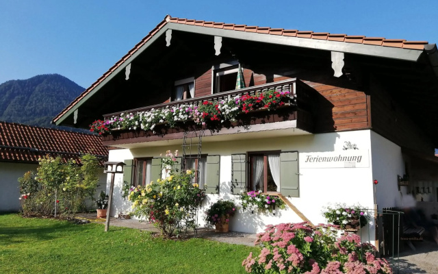 Ferienwohnung Emilia mit Bergblick (Westen)