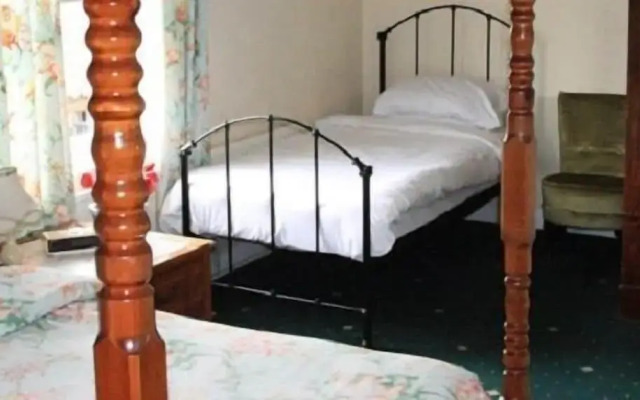 OYO Rose & Crown Hotel