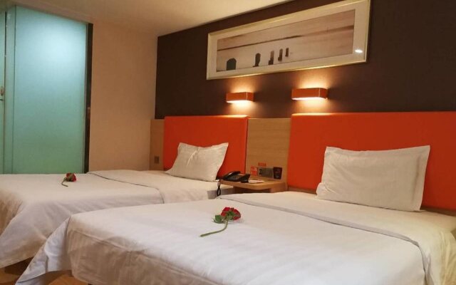 7 Days Inn Premium (Beijing Dongzhimen Airport Express Station)