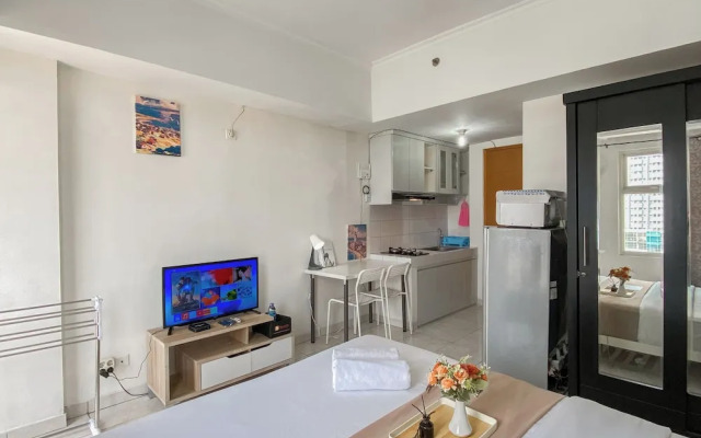 Cozy and Simply Studio Apartment Margonda Residence 2