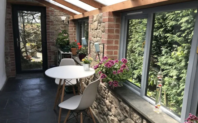 Immaculate 1-bed Apartment Cornwall With hot tub