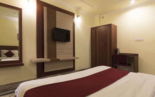 OYO 4209 Maurya Inn