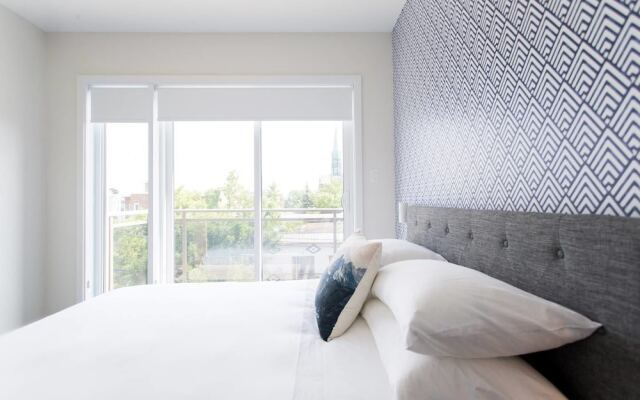 Stunning Split Level 3 BR Little Italy Apartment