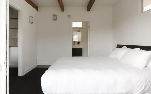 Hollywood Hills Hotel