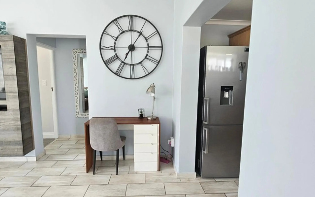 21 Manor Kingswood