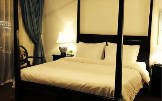 Eiffel Art Hotel