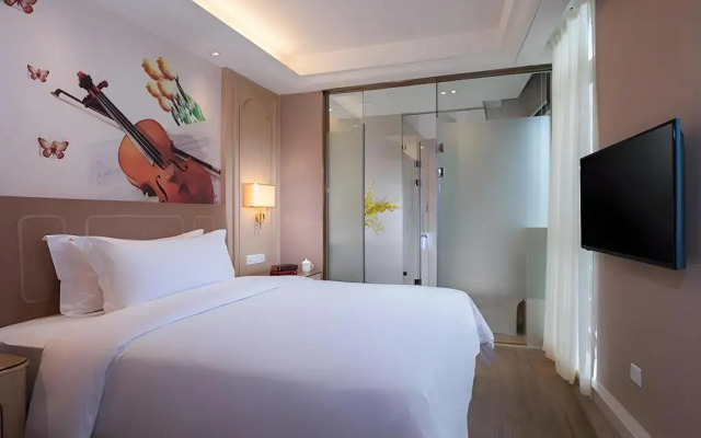 Vienna Hotel (Shenzhen Buji Metro Station)