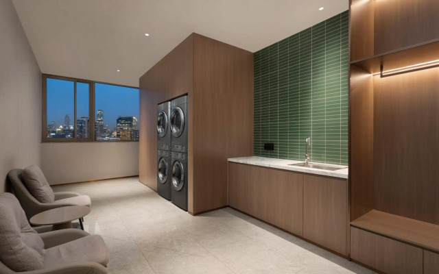 Holiday Inn Shanghai Jing'an by IHG