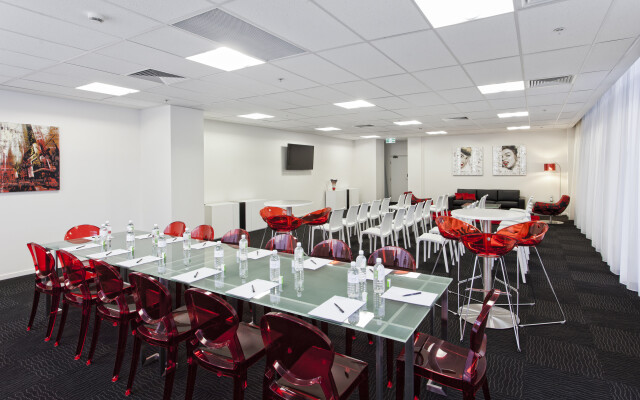 Oaks Melbourne St Kilda Road Hotel