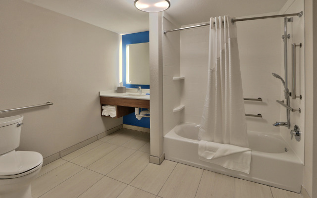 Holiday Inn Express & Suites Roswell by IHG