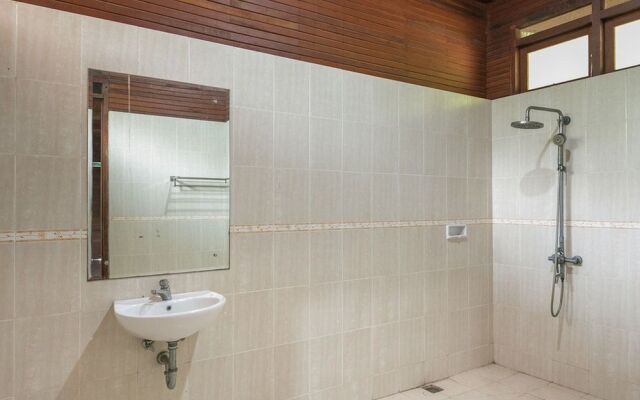 RedDoorz Resort @ Taman Wisata Mangrove