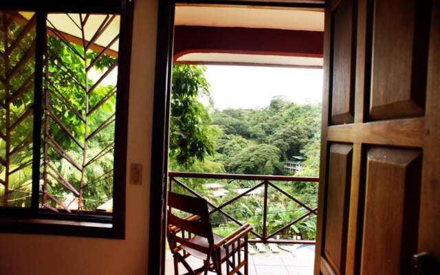 Eco-condo Serviced Apartments in Quepos w Pool Wildlife Visits