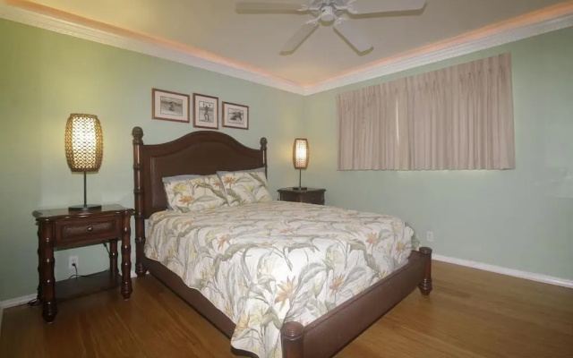 Menehune Shores 405 2 Bedroom Condo