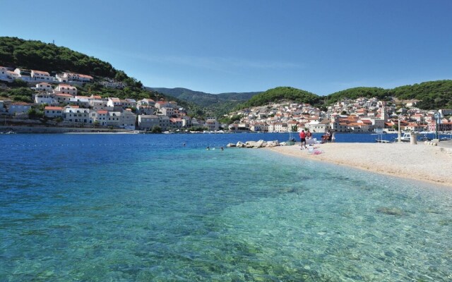 Amazing Home in Pucisca With 3 Bedrooms, Wifi and Outdoor Swimming Pool