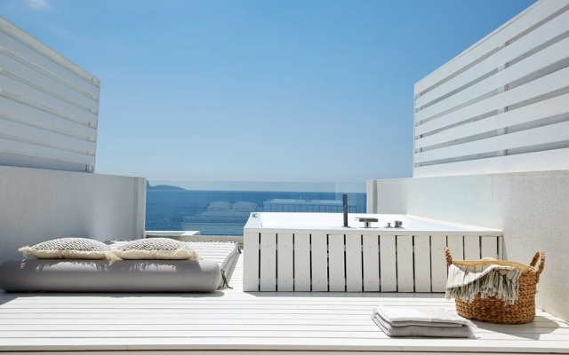 Lichnos Beach Hotel & Suites