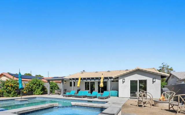 Oasis of Palm Springs