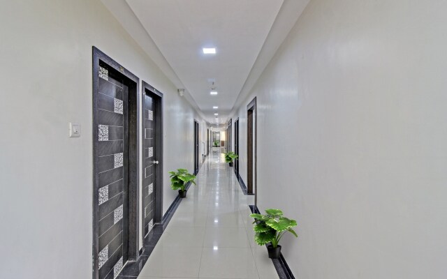 Collection O 91174 Hotel Raj Mahal