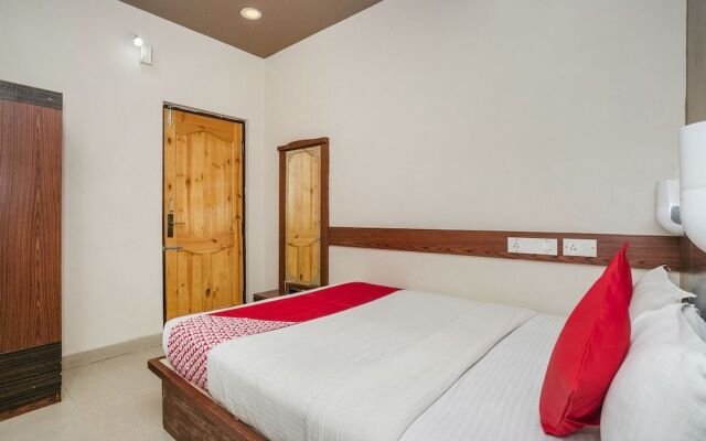 Oyo 436 Emirates Suites