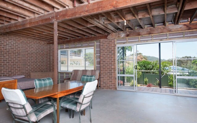 The Rest, 6 Flannel Flower Fairway