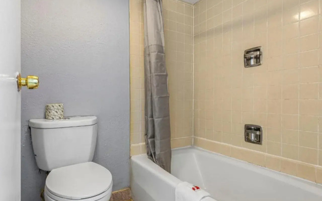 Super 8 by Wyndham Portsmouth - Norfolk