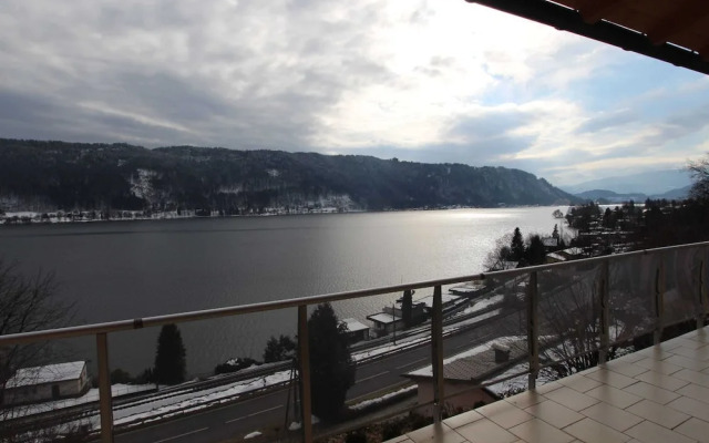 Apartment Directly on Lake Ossiach in Carinthia