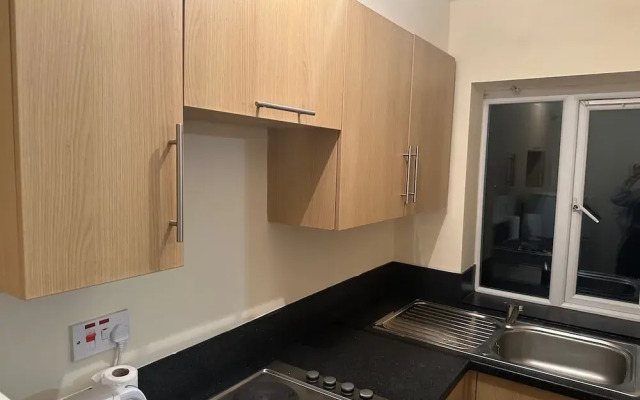 Modern Apt - City Views - Parking - Sleeps 3